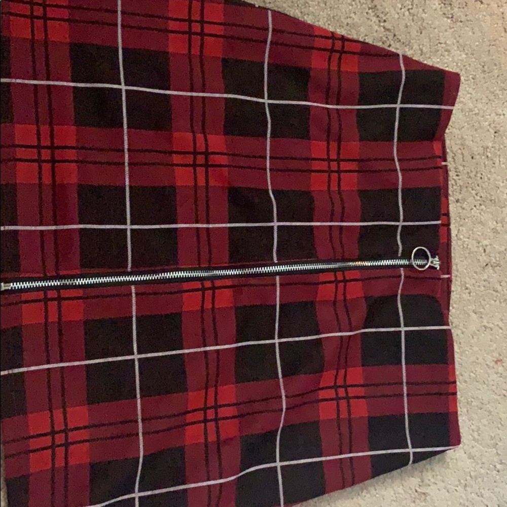 FOREVER 21 PLAID MINI SKIRT WITH ZIPPER SIZE M